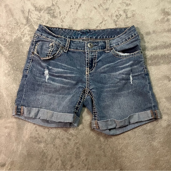 Ariya Jean Shorts embroidered back pockets factory distressed lady’s 5/6 - Picture 1 of 10